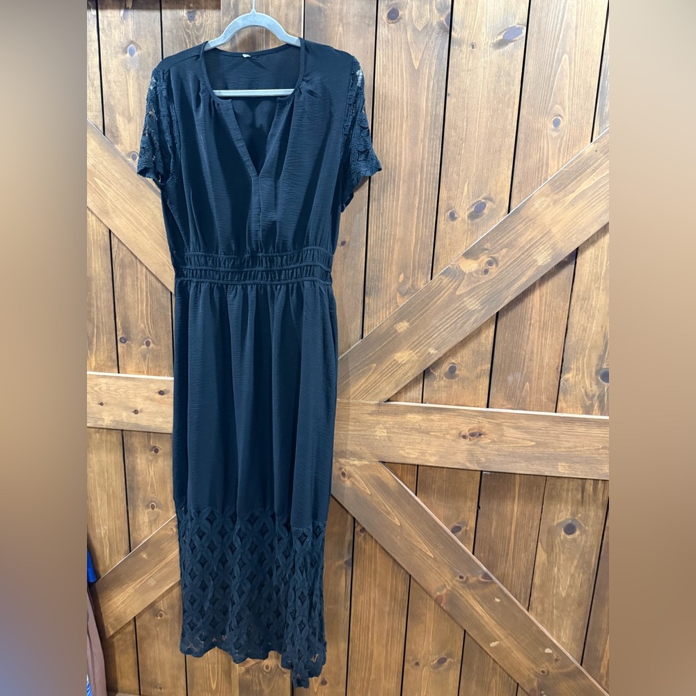 Elegant Black Lace Midi Dress
